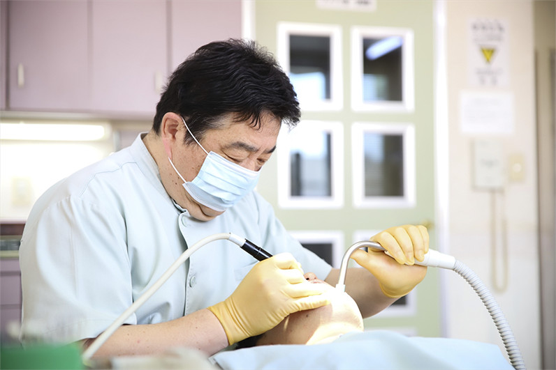院長は、日本矯正歯科学会認定の矯正歯科認定医
          